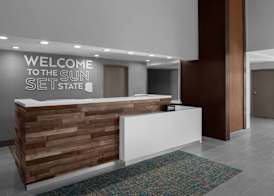 Hampton Inn Phoenix-Biltmore 2