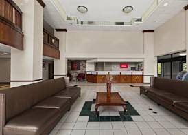 Red Roof Inn & Suites Newnan 4