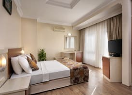 Lara Dinc Hotel 3