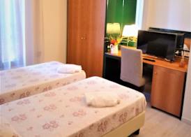 HOTEL DOZZA 4