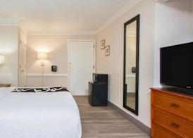 Baymont by Wyndham Fort Myers Central 4