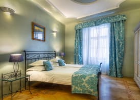 Black Star Suites 4