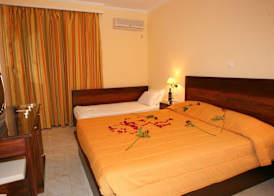 ROSELANDS HOTEL BUNGALOWS 3