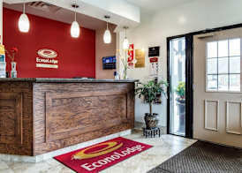 Econo Lodge Lawrence near University 2