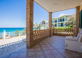Laura Beach House 2