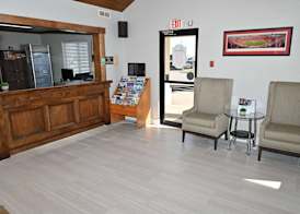 Super 8 by Wyndham Higginsville 4