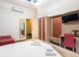 The Five Oscars Inn 5