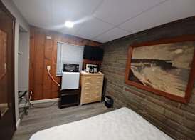 Falls Motel 4