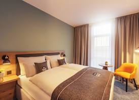 Holiday Inn - the niu, LOOM MANCHESTER NORTH by IHG 4