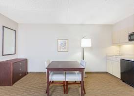 Hawthorn Suites Midwest City 4