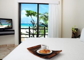 El Taj Oceanfront and Beachside Condo Hotel 4