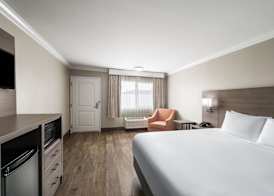 Solara Inn and Suites 5
