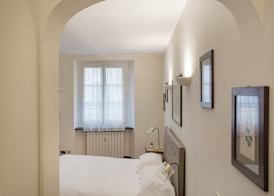 Elegant Studio in the City Center by Wonderful Italy 5