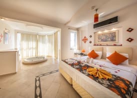 Golden Life Heights Deluxe Suite Hotel - Adults Only 4