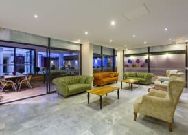 Twin Apart Hotel 2