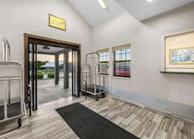 Days Inn by Wyndham near Kansas Speedway 5
