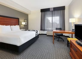 La Quinta by Wyndham Dallas North Central 5