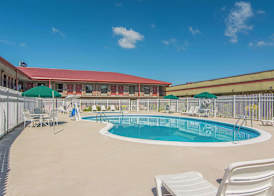 Econo Lodge 3