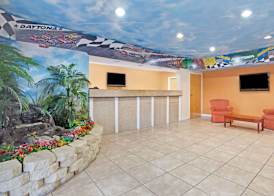 Super 8 by Wyndham Daytona Beach 2