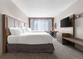 Holiday Inn Express & Suites CORALVILLE by IHG 5