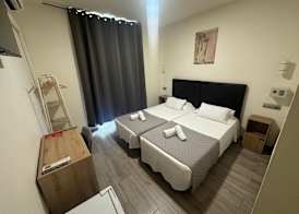 Hostal Balmes Centro 4