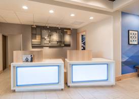 Holiday Inn Express & Suites COLUMBIA-I-26 @ HARBISON BLVD by IHG 3