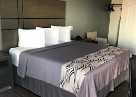Crystal Inn & Suites IAH Humble 4