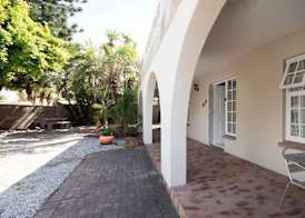 Bluewater Beachfront Guest House 5