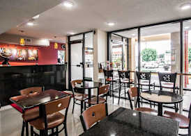 Econo Lodge Inn & Suites Memphis East 4