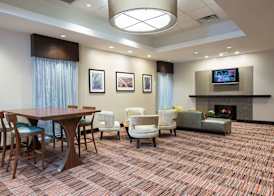 DoubleTree by Hilton Hotel Grand Rapids Airport 2