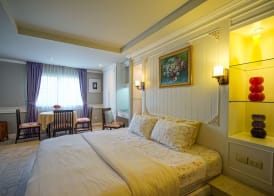 At Pingnakorn Nimman Hotel 4