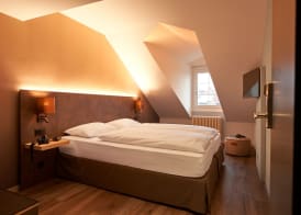 The HEY HOTEL 5