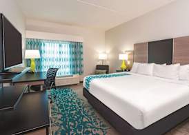La Quinta Inn & Suites by Wyndham Cleveland near Lee Univ 4