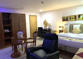 The Autograph Executive Hotel 4