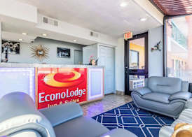 Econo Lodge Inn & Suites Macon North 4