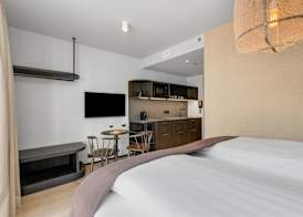 Strand Hotel Apartments 5