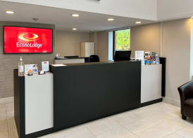 Econo Lodge Airport Quebec 3
