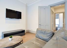 Soho Deluxe 1 Bedroom Apartment 5