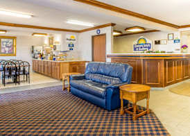 Days Inn by Wyndham Pontoon Beach 3