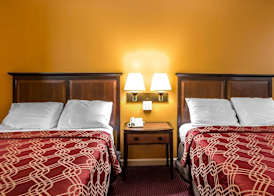 Econo Lodge At Six Flags 3