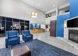 Comfort Suites London South 3