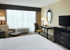 Holiday Inn Express & Suites I-26 & US 29 AT WESTGATE MALL by IHG 4