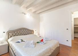 Magnolia House: Sirmione Apt for 4 With Shared Pool 4