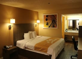 Days Inn by Wyndham Fresno South 4