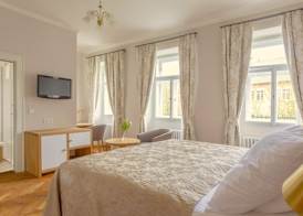 Hotel At the Golden Scissors 3
