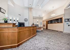 Stony Plain Inn & Suites 4