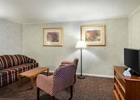 ECONO LODGE INN & SUITES 3