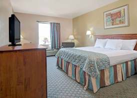 Days Inn by Wyndham Downtown St. Louis 5