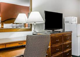 Econo Lodge Inn & Suites Enterprise 5
