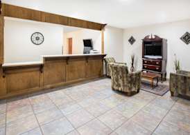 Days Inn & Suites by Wyndham Eunice 4